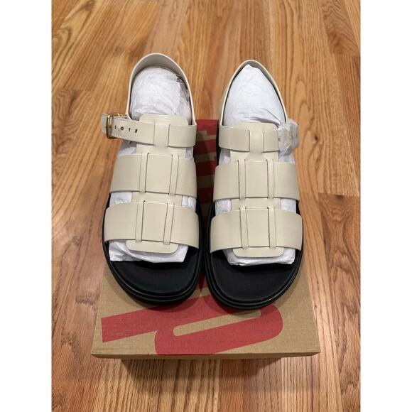 NIB FitFlop Gen-FF Fisherman Sandals Size 11 - Picture 1 of 3